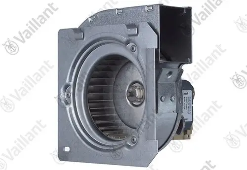 Vaillant Gebläse mit metallischer Gehäusekonstruktion und Lüfter, zur Verwendung in Heizsystemen. Sichtbar sind der Motor und die Verbindungselemente.